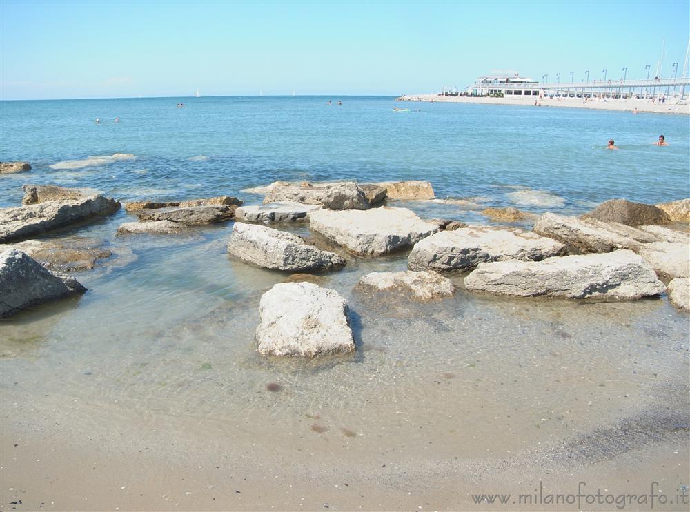 Cattolica (Rimini) - Spiaggia con scogli artificiali